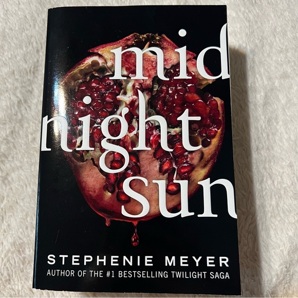 🌴Midnight Sun by Stephenie Meyer Paperback Book - Picture 1 of 4